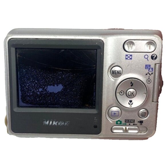 Nikon Coolpix L4 Compact Digital Camera 4.0MP Silver 3x Zoom Parts or Repair - Picture 4 of 6